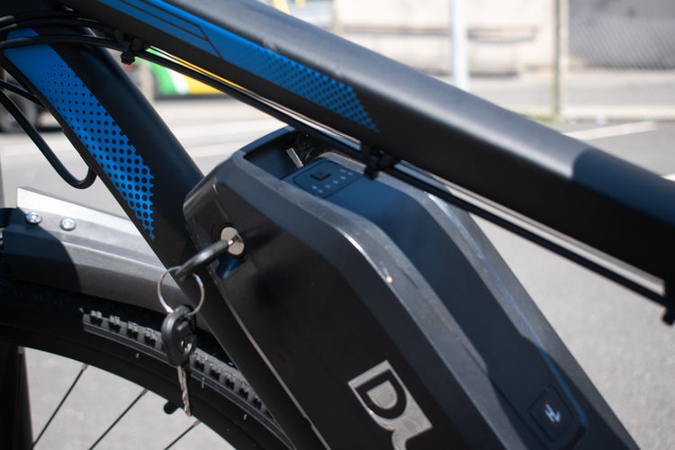Charging port and removable battery – 48V e-bike with up to 100 km range