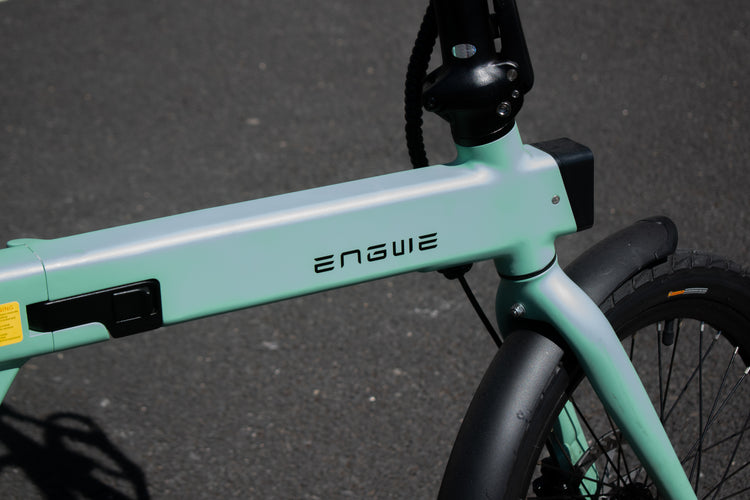 Folding hinge mechanism on Engwe P20 for compact storage