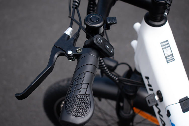 Hitway BK18 handlebar controls and display