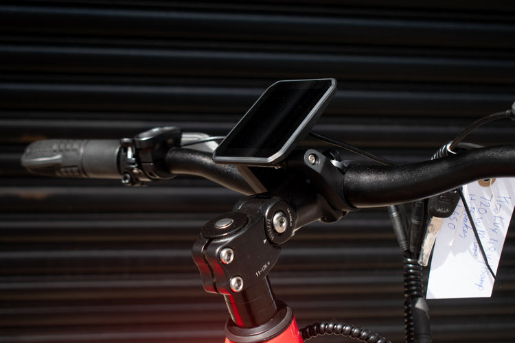 Backlit display on 250W electric bike – easy-to-read information while cycling