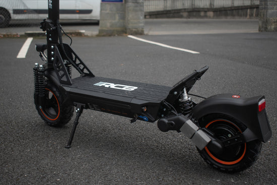 Rear wheel and dual disc brake system of RCB D5 off-road e-scooter – puncture-proof tire close-up
