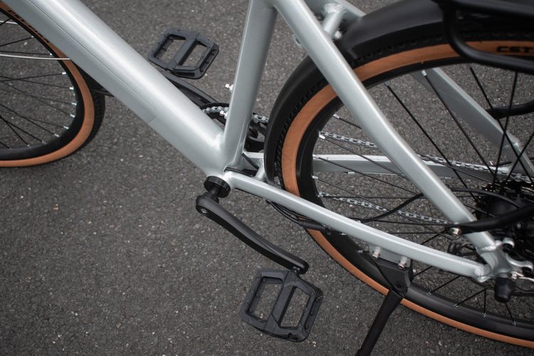 Close-up of hydraulic disc brakes and shock-absorbing seat tube on CMACEWHEEL F700-2