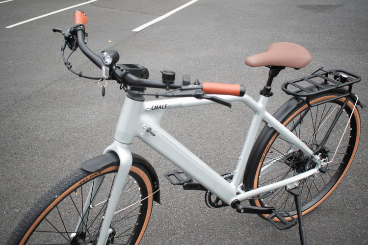 CMACEWHEEL F700-2 electric bike in silver – 250W motor with removable battery