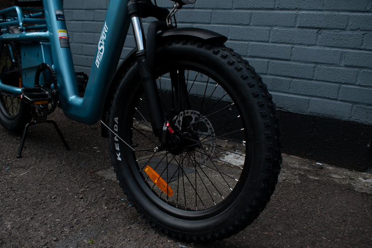 Pedal-assist electric bike for urban commuting
