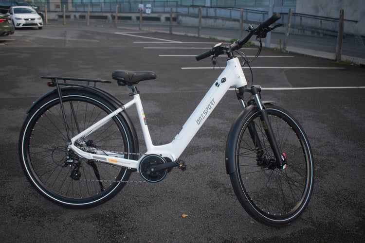 Aluminum alloy electric bike in Shell White & Matte Black with 250W motor and 36V battery
